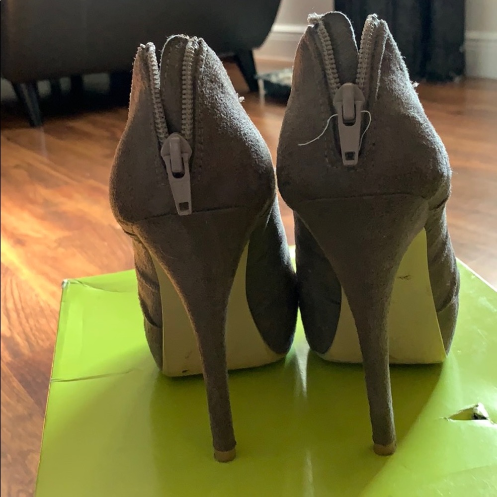 Open toe heels - Picture 3 of 3